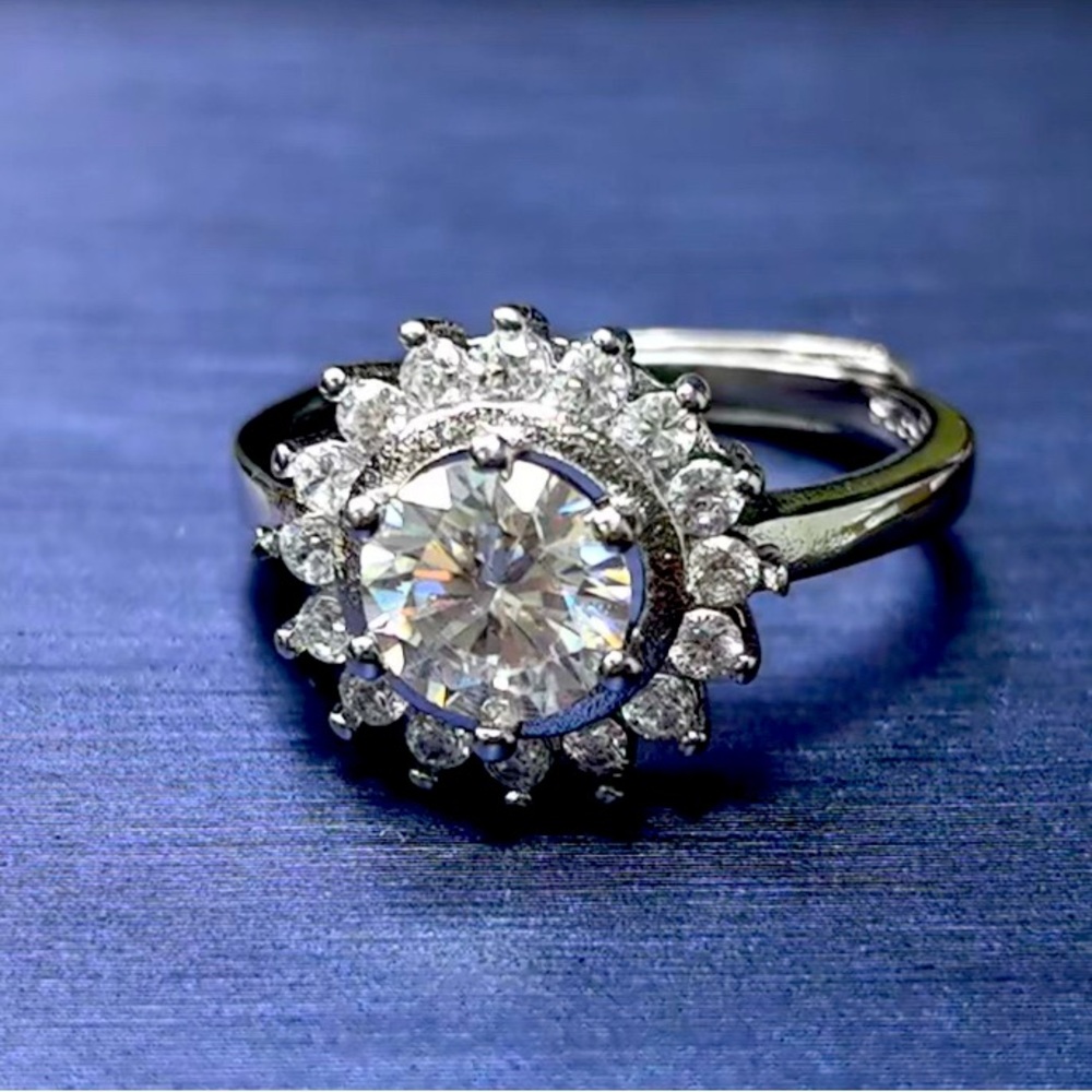 Moissanite 1.0 CT Silver .925 Ring✨